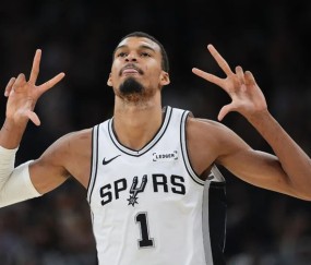 mk体育-文班刷新姚明尘封纪录 续写NBA中锋传承|文班亚马|圣安东尼奥马刺队|NBA常规赛|夏洛特黄蜂队|篮板_新浪体育_新浪新闻